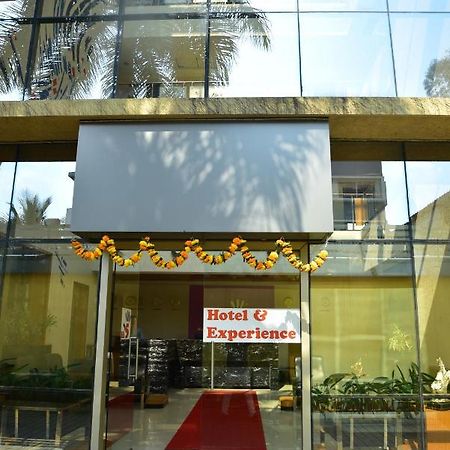 Hi 5 Hotel&Experience Nashik Buitenkant foto