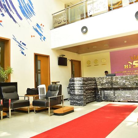 Hi 5 Hotel&Experience Nashik Buitenkant foto