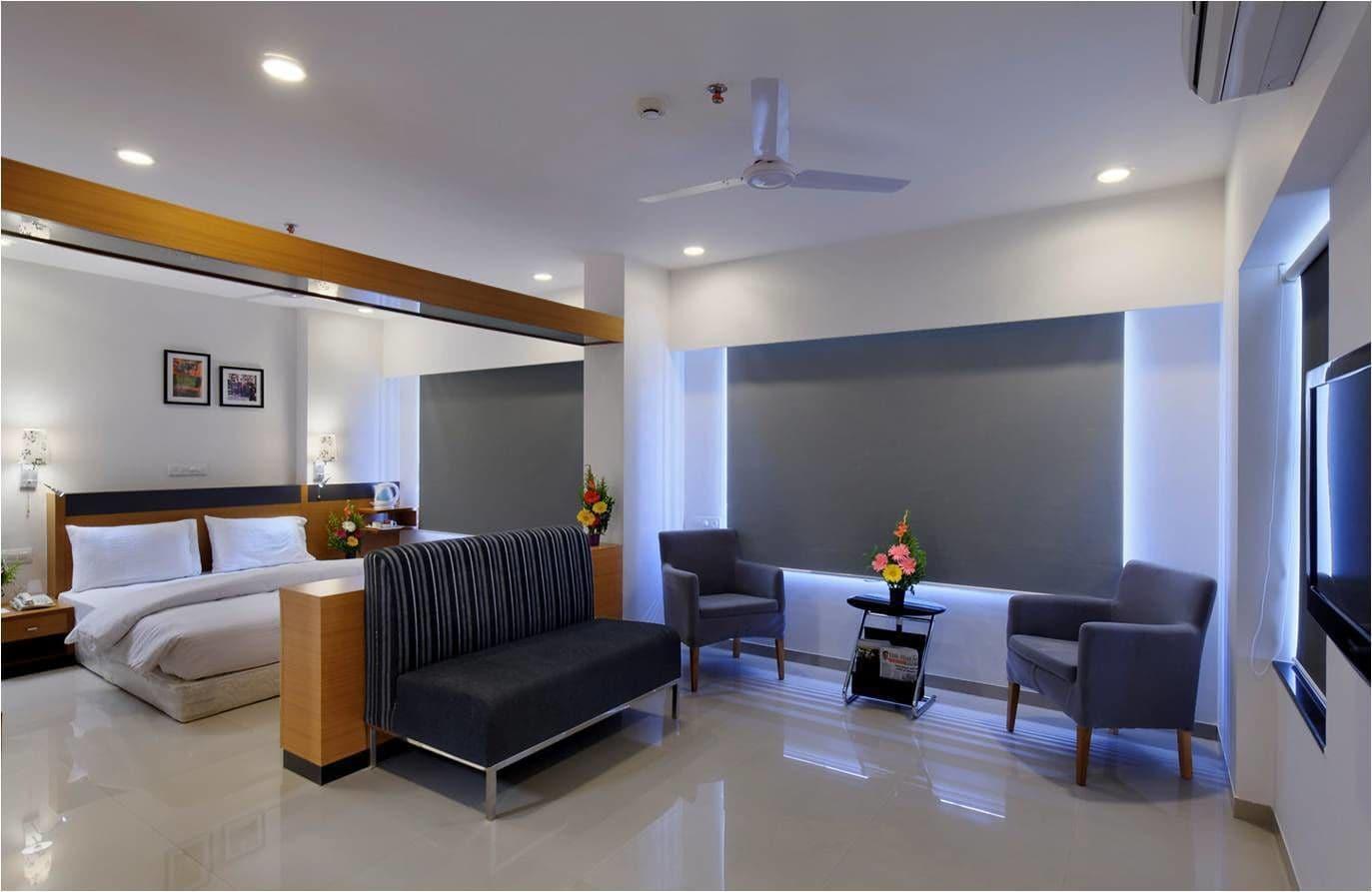 Hi 5 Hotel&Experience Nashik Buitenkant foto