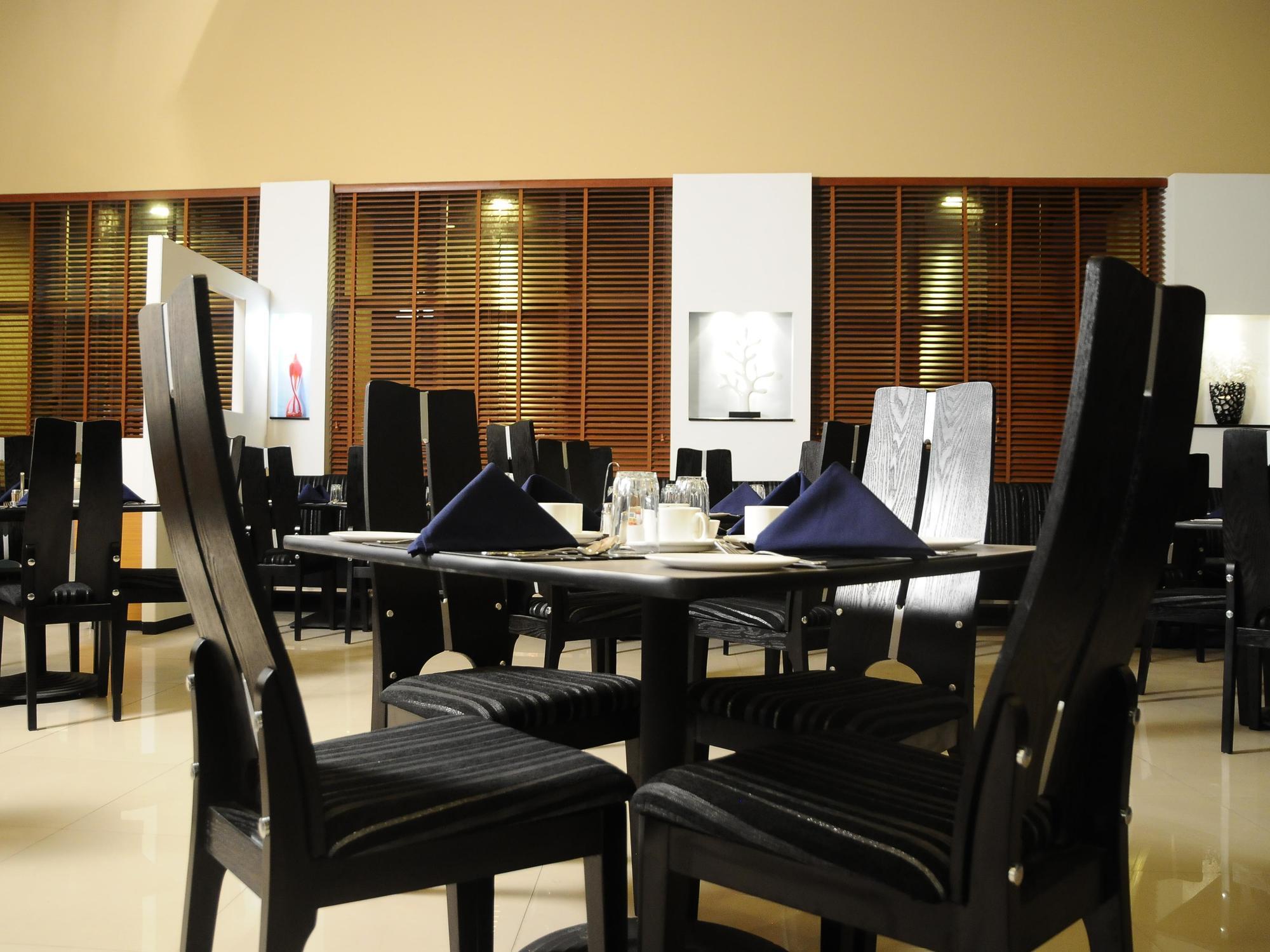 Hi 5 Hotel&Experience Nashik Buitenkant foto