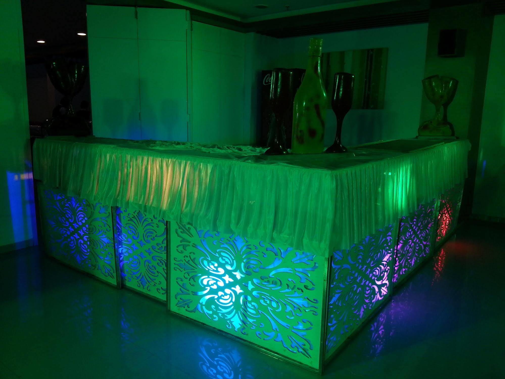 Hi 5 Hotel&Experience Nashik Buitenkant foto