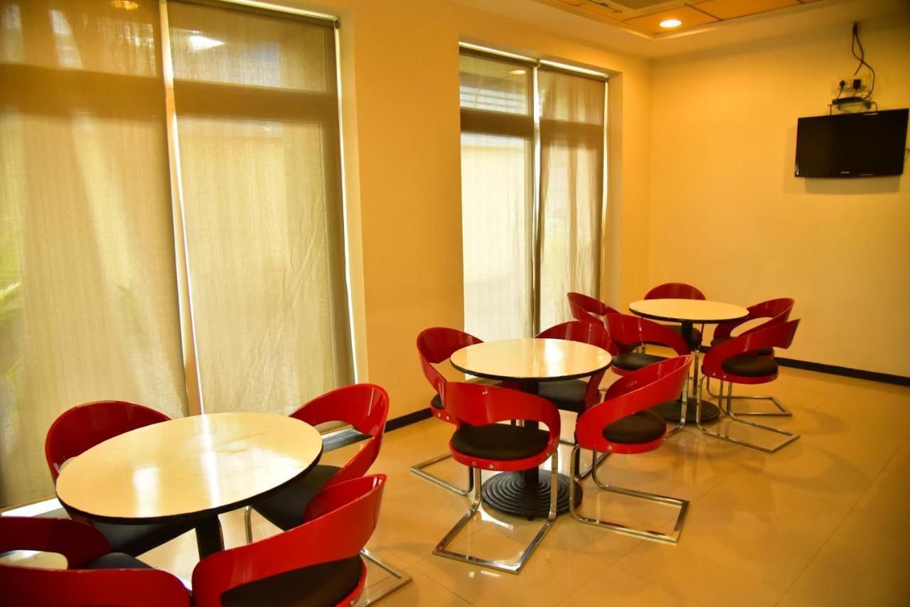 Hi 5 Hotel&Experience Nashik Buitenkant foto