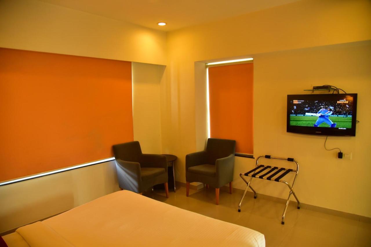 Hi 5 Hotel&Experience Nashik Buitenkant foto