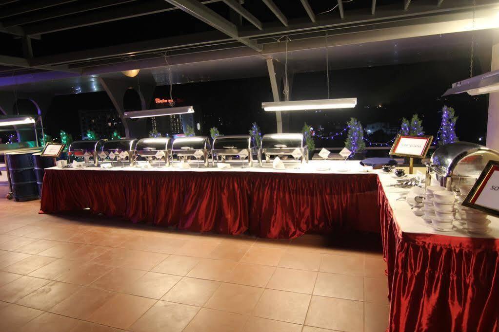 Hi 5 Hotel&Experience Nashik Buitenkant foto